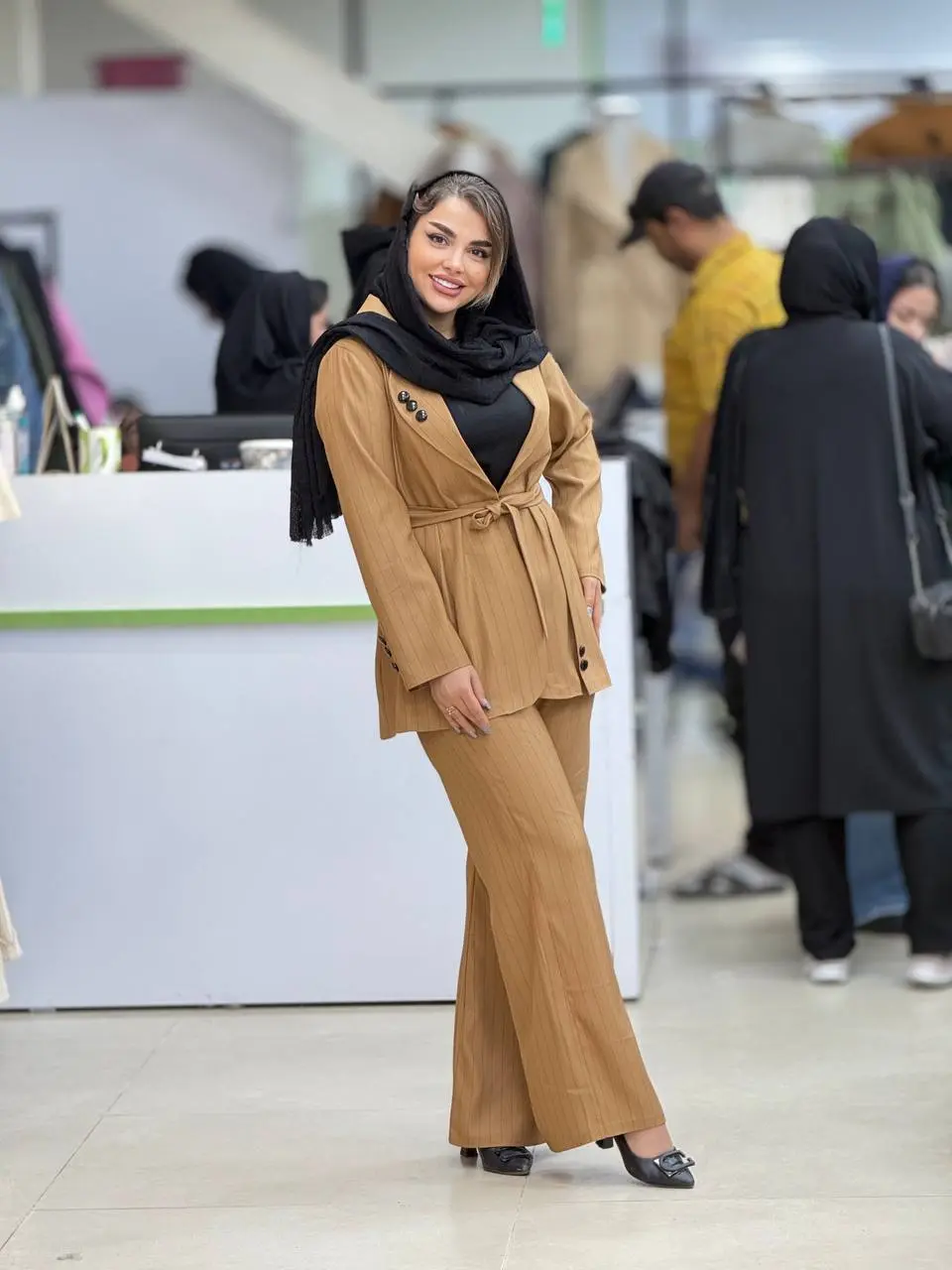 کت و شلوار یقه دکمه